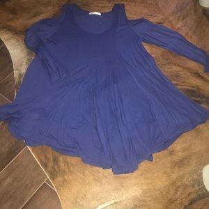 Cold shoulder long sleeved tunic